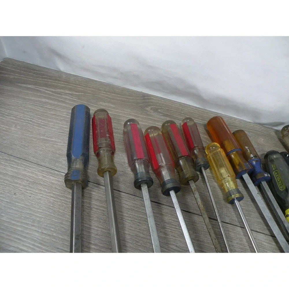 Large Lot of  Mixed Screwdrivers Stanley & Various Brands Flathead Phillips